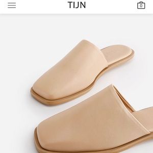 NWT TIJN Sandra slip on in Buckwheat. Size 6.